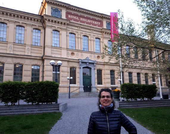 Nicoleta-Roxana Dinu in front of the National Library of Sweden, Humlegården premises