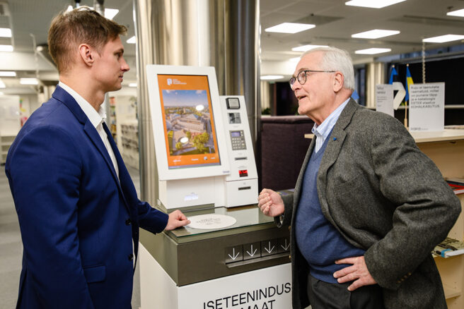 Director General of the National Library of Estonia Martin Öövel and Michael A. Keller, University Librarian at Stanford Libraries
